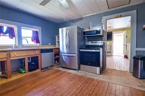 Kitchen - 12462 Brown Bridge Rd, Covington, GA 30016 photo 3 of 4