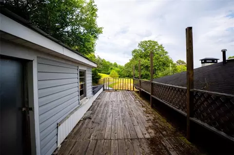 Exterior - 202 S Sage St S, Toccoa, GA 30577 photo 4 of 10