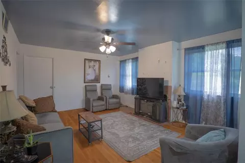 Living - 202 S Sage St S, Toccoa, GA 30577 photo 1 of 1