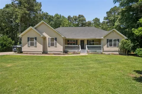 408 Strathmore Dr, Sharpsburg, GA 30277