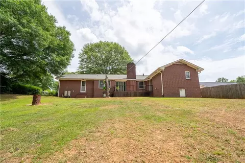 1334 Sherri Ln, Sugar Hill, GA 30518