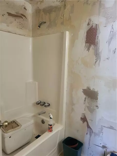 Bath - 1102 Pine Tree Dr #1102, Buford, GA 30518 photo 5 of 8