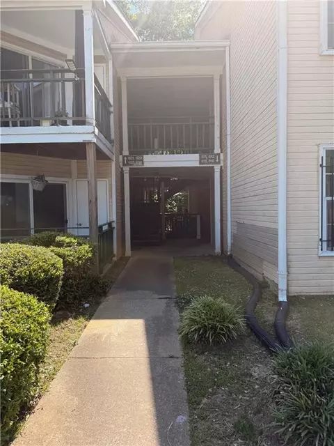 615 Ridge Creek Dr, Clarkston, GA 30021