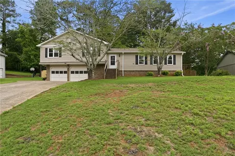3839 Cotswold Dr SW, Lilburn, GA 30047