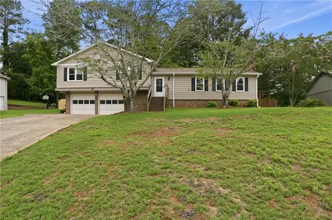 3839 Cotswold Dr SW, Lilburn, GA 30047