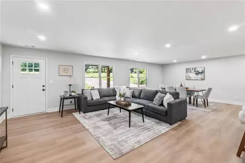 Living - 2811 Eunice Holcomb Cir, Dacula, GA 30019 photo 2 of 2