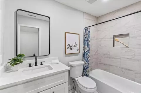 Bath - 2811 Eunice Holcomb Cir, Dacula, GA 30019 photo 1 of 4