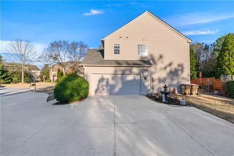 Exterior - 135 Splinter Ct, Suwanee, GA 30024 photo 8 of 11