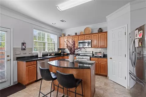 Kitchen - 135 Splinter Ct, Suwanee, GA 30024 photo 2 of 4