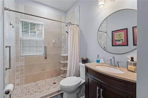 Bath - 135 Splinter Ct, Suwanee, GA 30024 photo 1 of 3