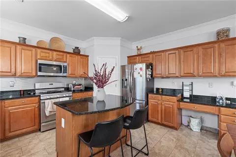 Kitchen - 135 Splinter Ct, Suwanee, GA 30024 photo 4 of 4