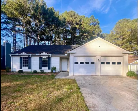 1350 Birdsong Ln, Hampton, GA 30228