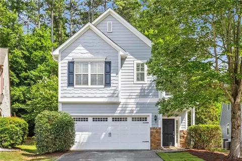 910 Silver Lake Dr, Acworth, GA 30102
