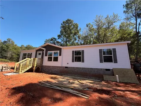 947 Nails Creek Xing, Royston, GA 30662