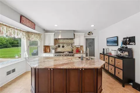 Kitchen - 378 Clyde Ct, Mcdonough, GA 30252 photo 9 of 10