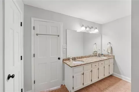 Bath - 378 Clyde Ct, Mcdonough, GA 30252 photo 5 of 7
