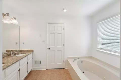 Bath - 378 Clyde Ct, Mcdonough, GA 30252 photo 4 of 7