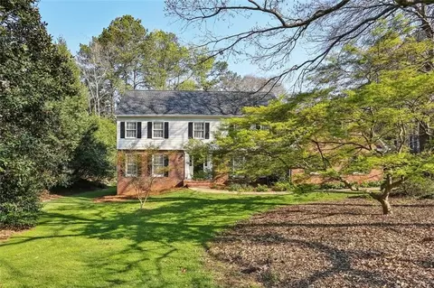 855 Old Creek Trl, Atlanta, GA 30328