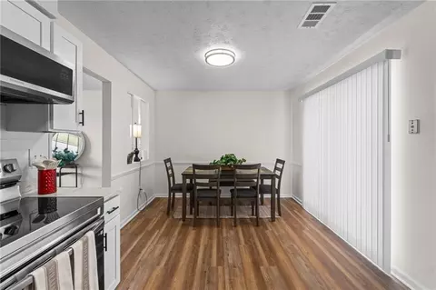 Dining - 1832 Mcdonough Rd, Hampton, GA 30228 photo 2 of 3