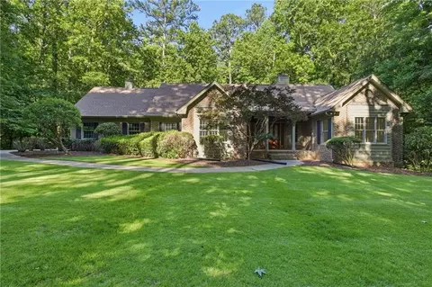 5055 Meadowbrook Cir, Suwanee, GA 30024