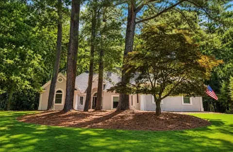 808 Muirfield Ct, Woodstock, GA 30189