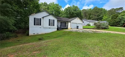 Exterior - 318 Brookstone Dr, Lagrange, GA 30241 photo 3 of 7