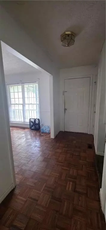 Entry Way - 318 Brookstone Dr, Lagrange, GA 30241 photo 2 of 2