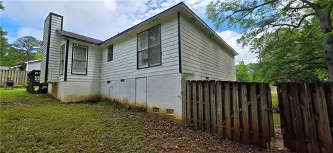 Exterior - 318 Brookstone Dr, Lagrange, GA 30241 photo 4 of 7