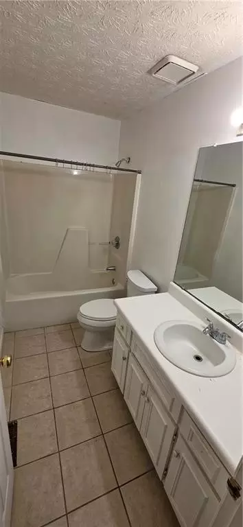 Bath - 318 Brookstone Dr, Lagrange, GA 30241 photo 1 of 5