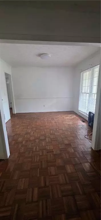 Living - 318 Brookstone Dr, Lagrange, GA 30241 photo 2 of 2