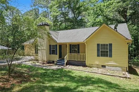 4827 Oakwood Ct, Loganville, GA 30052