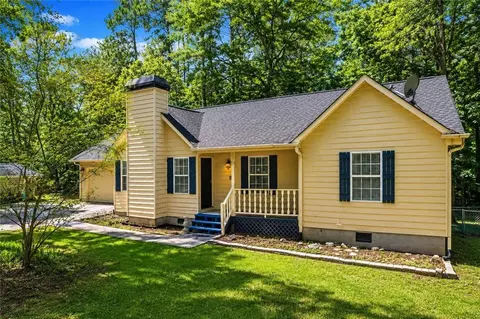 4827 Oakwood Ct, Loganville, GA 30052