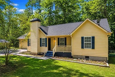 4827 Oakwood Ct, Loganville, GA 30052