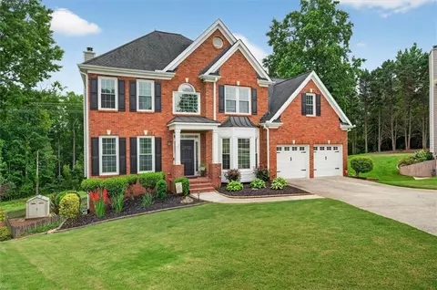 933 Hawk Creek Trl, Lawrenceville, GA 30043