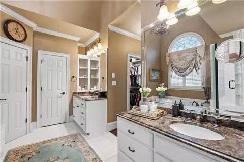 Bath - 2717 Mount Pleasant Trl, Duluth, GA 30097 photo 2 of 3
