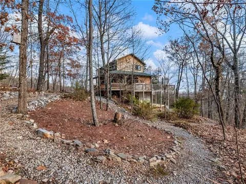 333 Skywood Ln, Cleveland, GA 30528