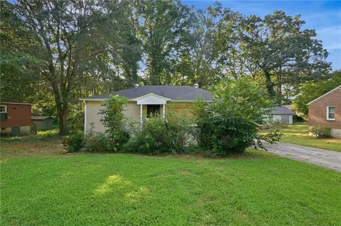 1877 Selwyn Dr, Decatur, GA 30035