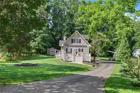 2255 Thunder Oak Rd, Young Harris, GA 30582