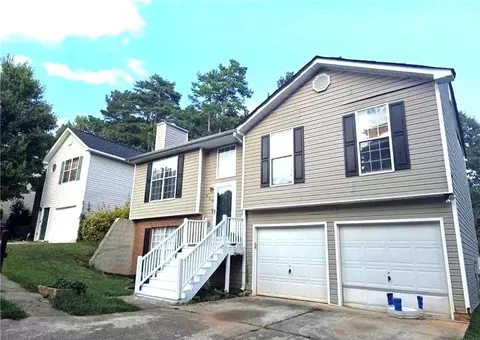 828 Tradd Ct, Stone Mountain, GA 30087