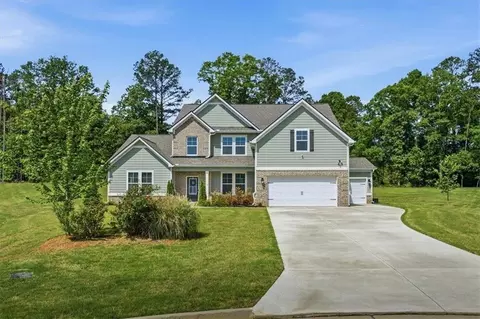 2 Whites Pond Rd, Moreland, GA 30259