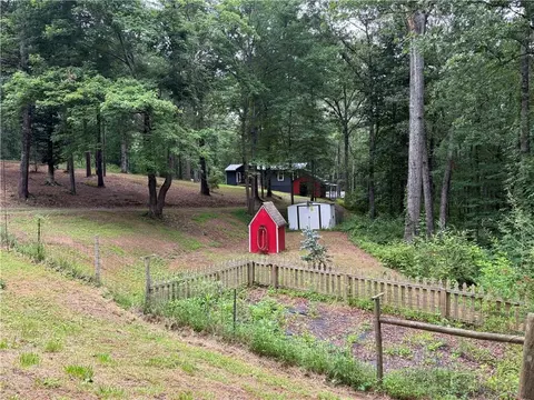 150 Creek Bank Dr, Talking Rock, GA 30175