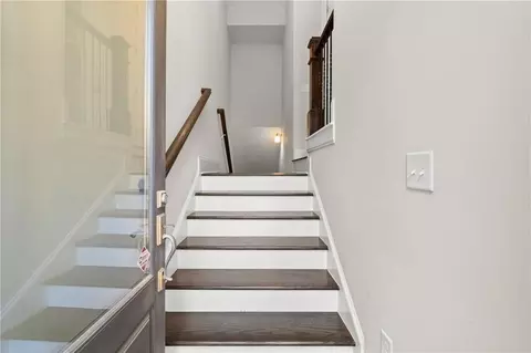 1372 Doublegate Dr, Atlanta, GA 30319 photo 2