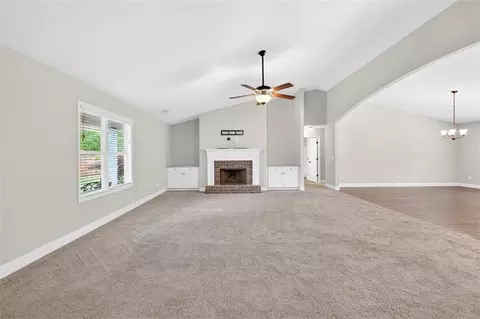 Living - 561 Oconee Ln, Commerce, GA 30529 photo 2 of 3
