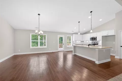 Living - 561 Oconee Ln, Commerce, GA 30529 photo 4 of 4