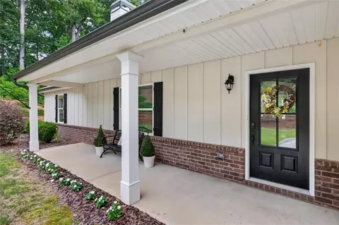 Exterior - 561 Oconee Ln, Commerce, GA 30529 photo 5 of 16