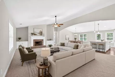 Living - 561 Oconee Ln, Commerce, GA 30529 photo 3 of 3