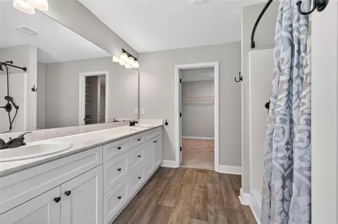 Entry Way - 561 Oconee Ln, Commerce, GA 30529 photo 5 of 6