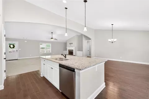 Entry Way - 561 Oconee Ln, Commerce, GA 30529 photo 3 of 6