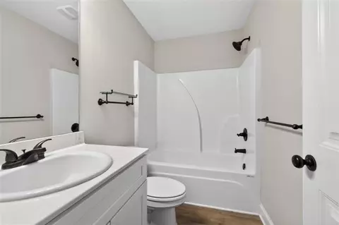 Bath - 561 Oconee Ln, Commerce, GA 30529 photo 4 of 4