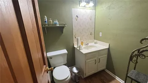 Bath - 4291 Farmbrook Ln NE, Kennesaw, GA 30144 photo 1 of 7